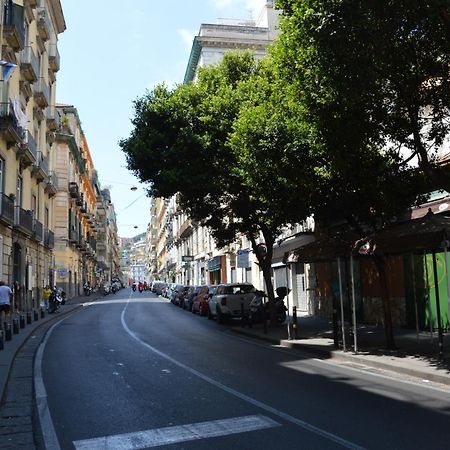 Appartamento Casa Flora Al Corso Napoli Esterno foto